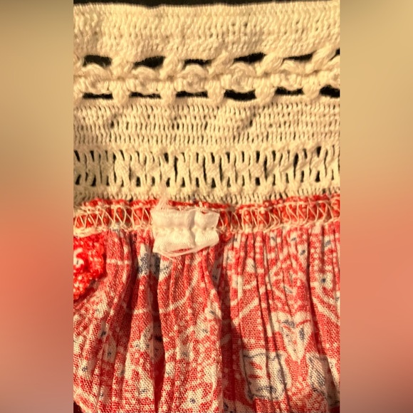 Women’s Off Shoulder Top Red Paisley No Label Size is Mediium/Large - Picture 6 of 6